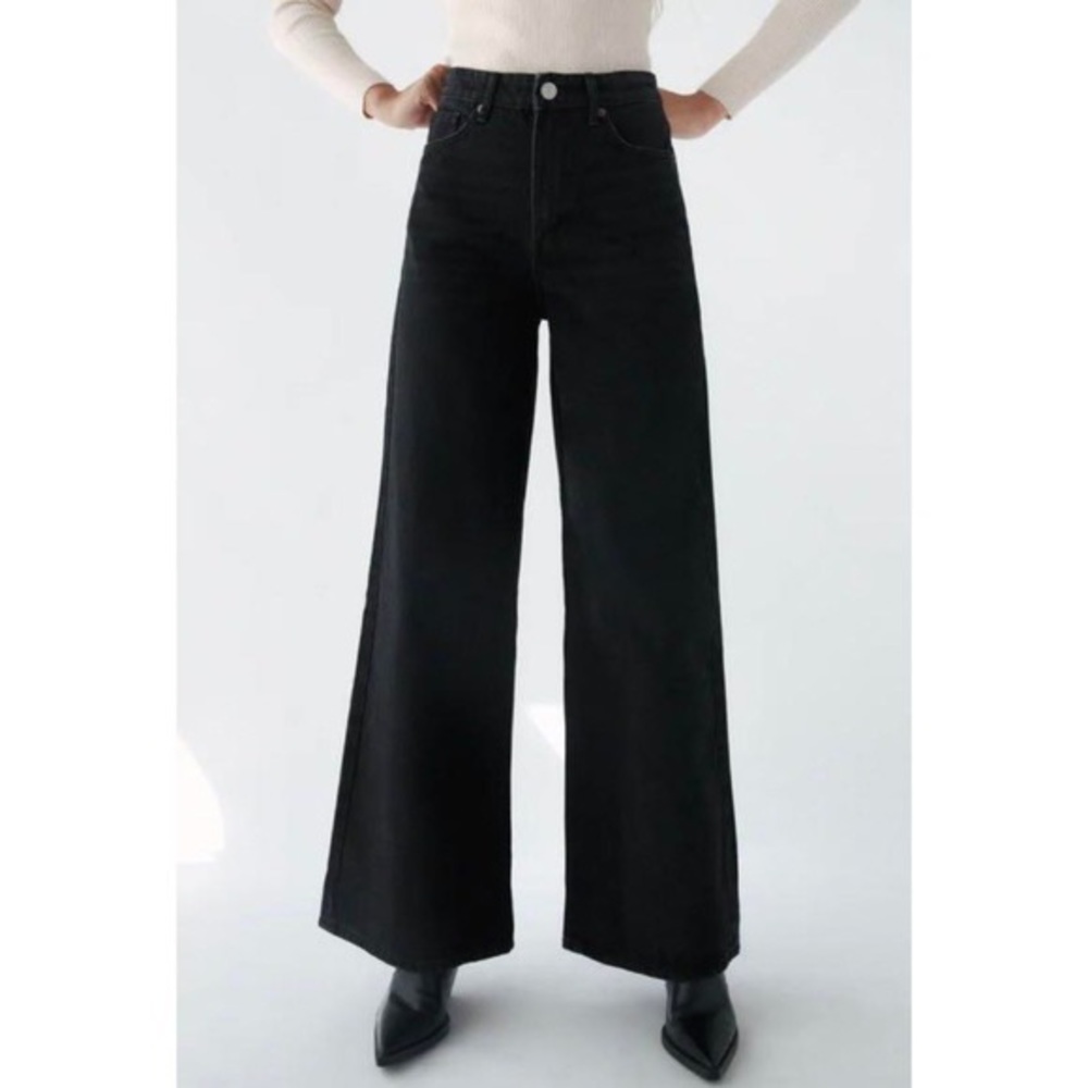 Black wide leg Zara jeans 🖤
